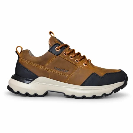 Zapatilla casual Timbercat Colorado de cuero nobuck marrón sobre fondo blanco